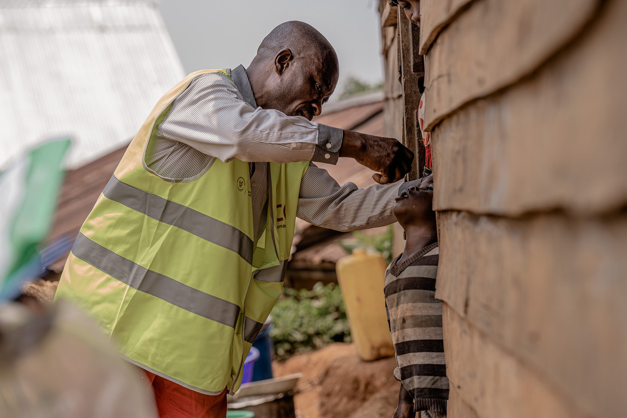 Matthieu Munganga, a UNICEF-supported vaccinator, administers a polio vaccine to a child in Ihusi village, Kalehe, South Kivu province, DR Congo, on September 10, 2025.