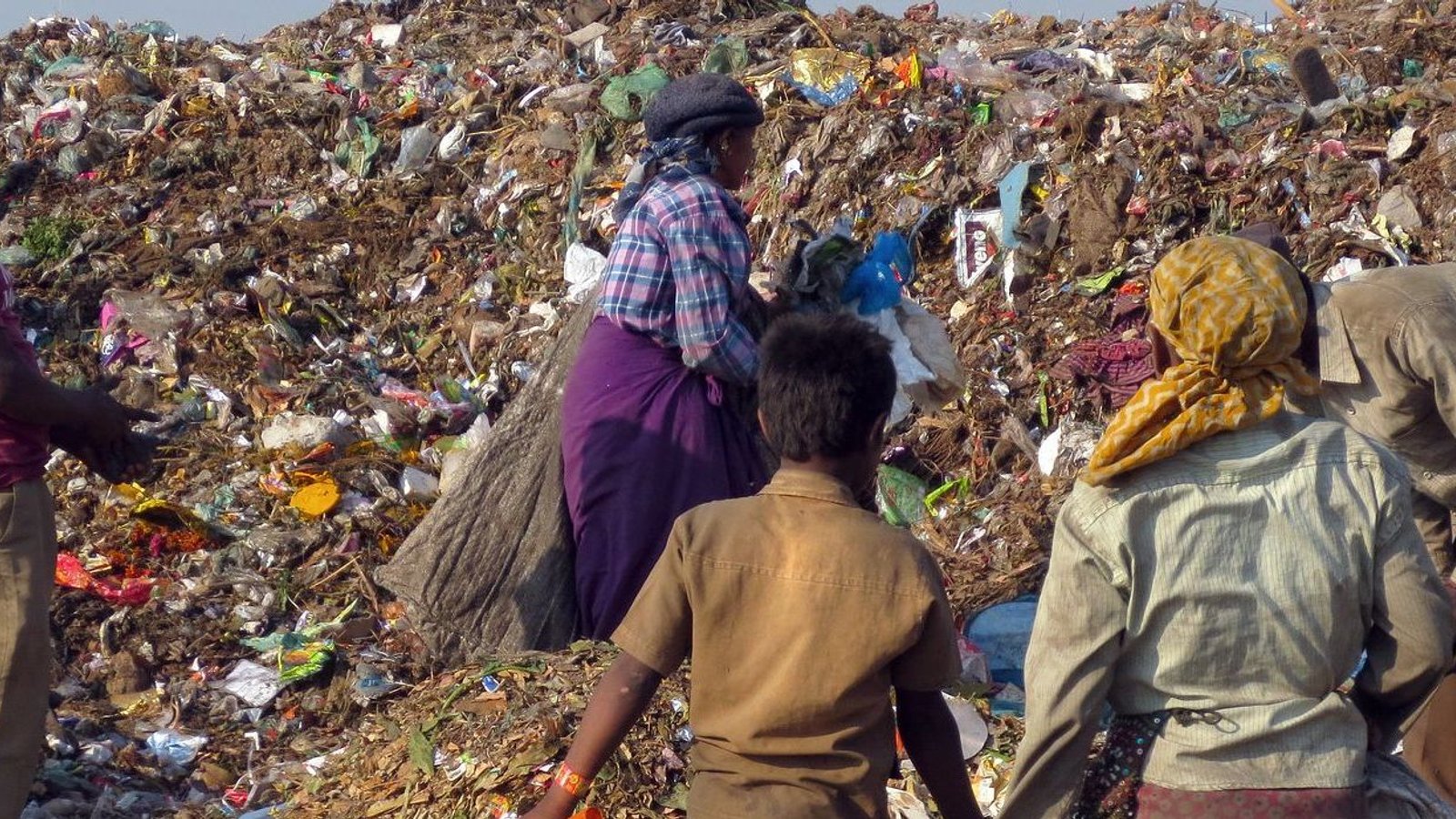 A Landfill in India Will Soon Rise Higher Than the Taj Mahal