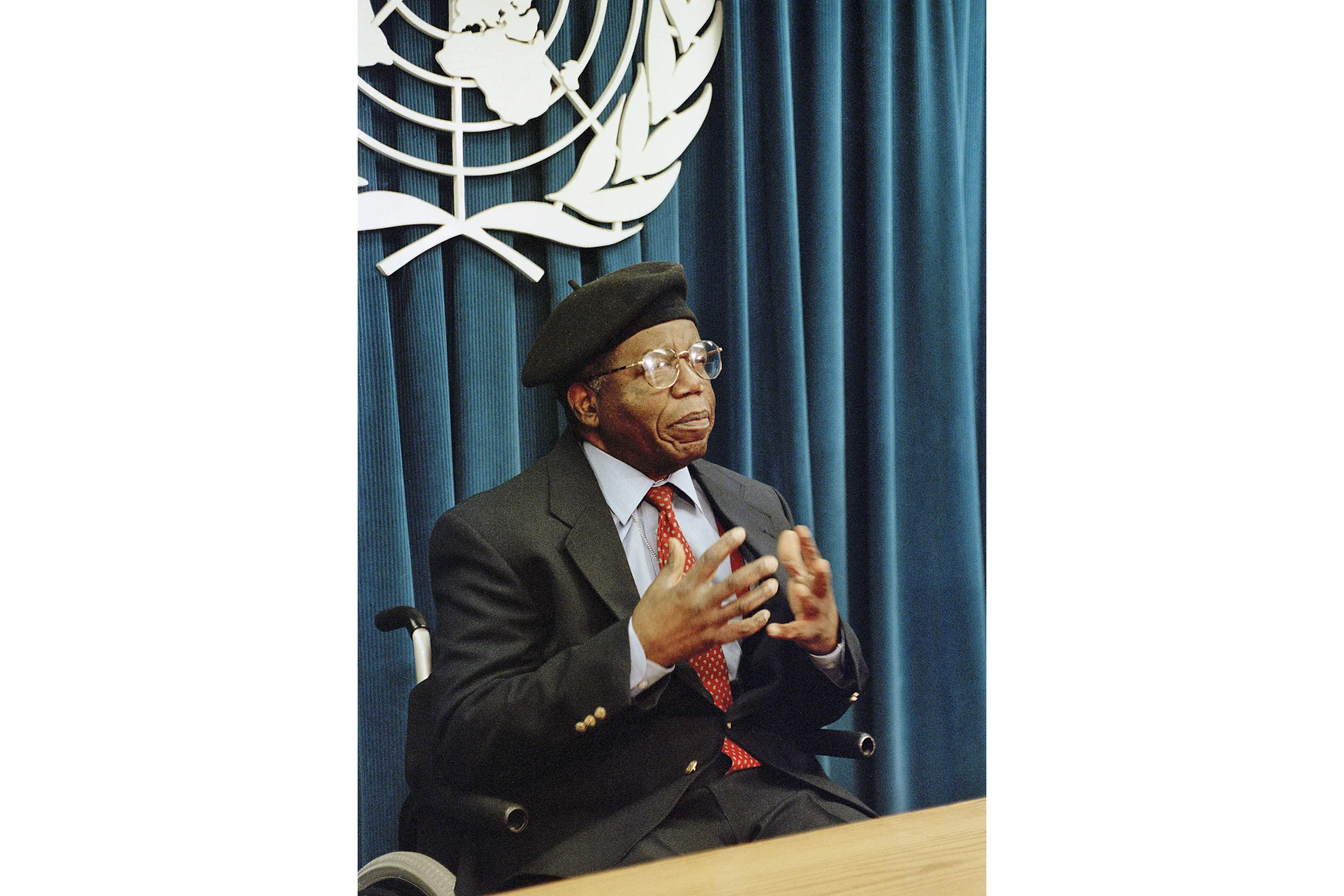 Nigerian author Chinua Achebe holds press conference following his appointment as Goodwill Ambassador for the United Nations Population Fund (UNFPA) on Jan. 7, 1999.