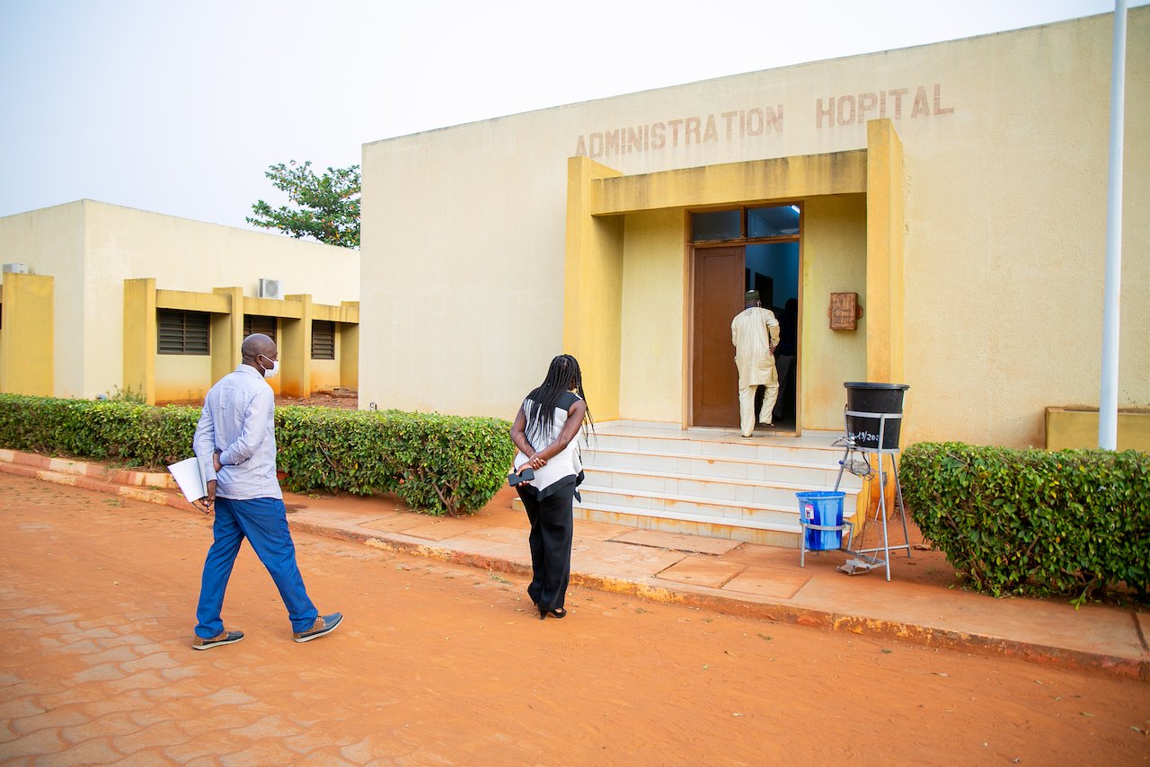 Arrival of Sightsavers staff and ministry officials in front of the Cove area hospital administration. Delegation led by Pelagie Boko-Collins and the Departmental Director Dr M'Po.