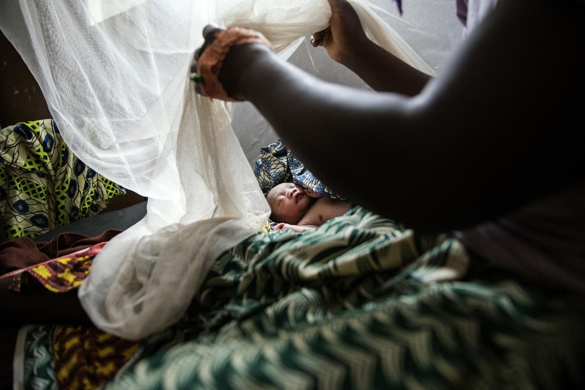 Mali is one of the first countries in Africa to pilot new mosquito nets to combat insecticide-resistance.  N'Tabakoro, Kulikoro, outskirts of Bamako. Credit: Global Fund