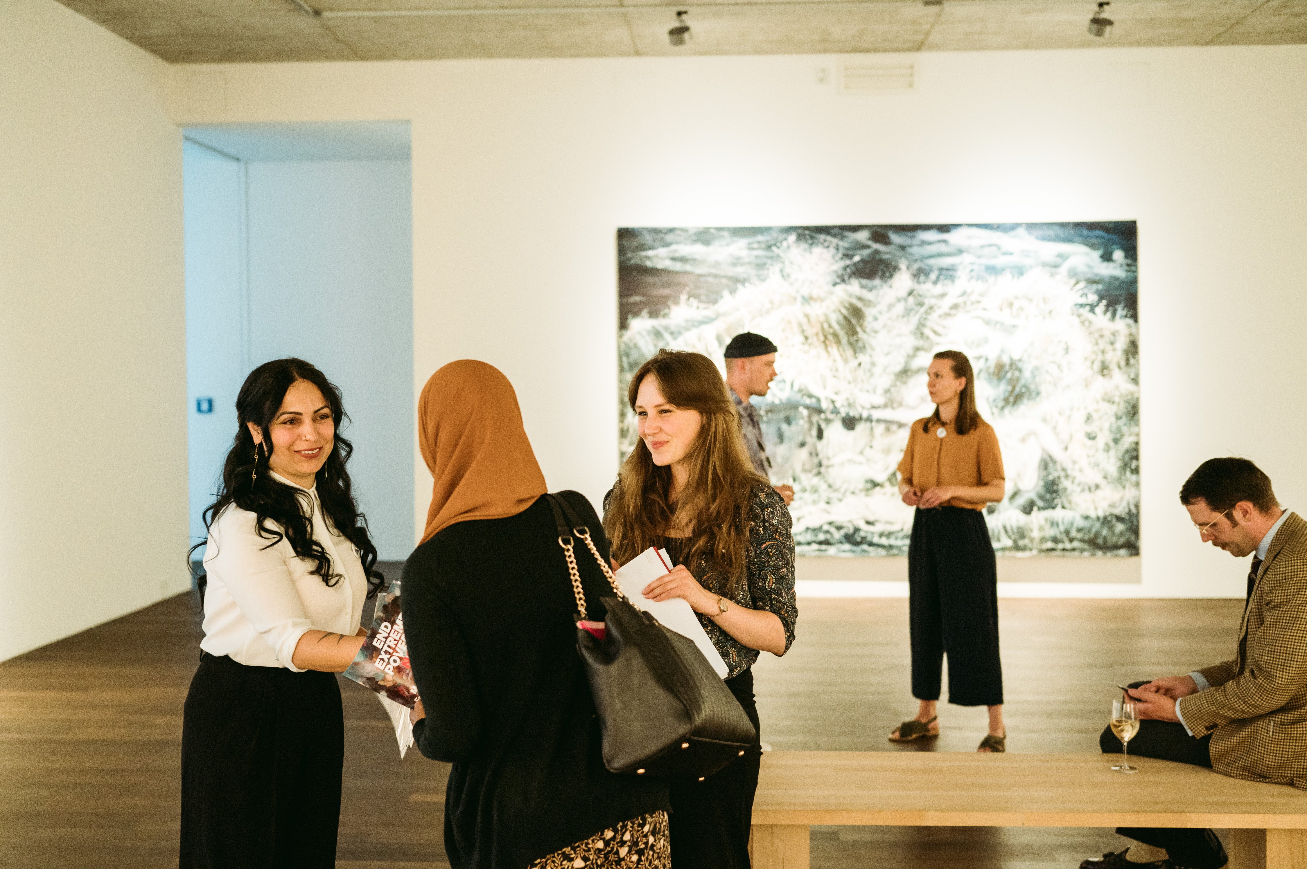 Wir begrüßen die ersten Gäste. Gäste_kommen_zur_G7_Reception