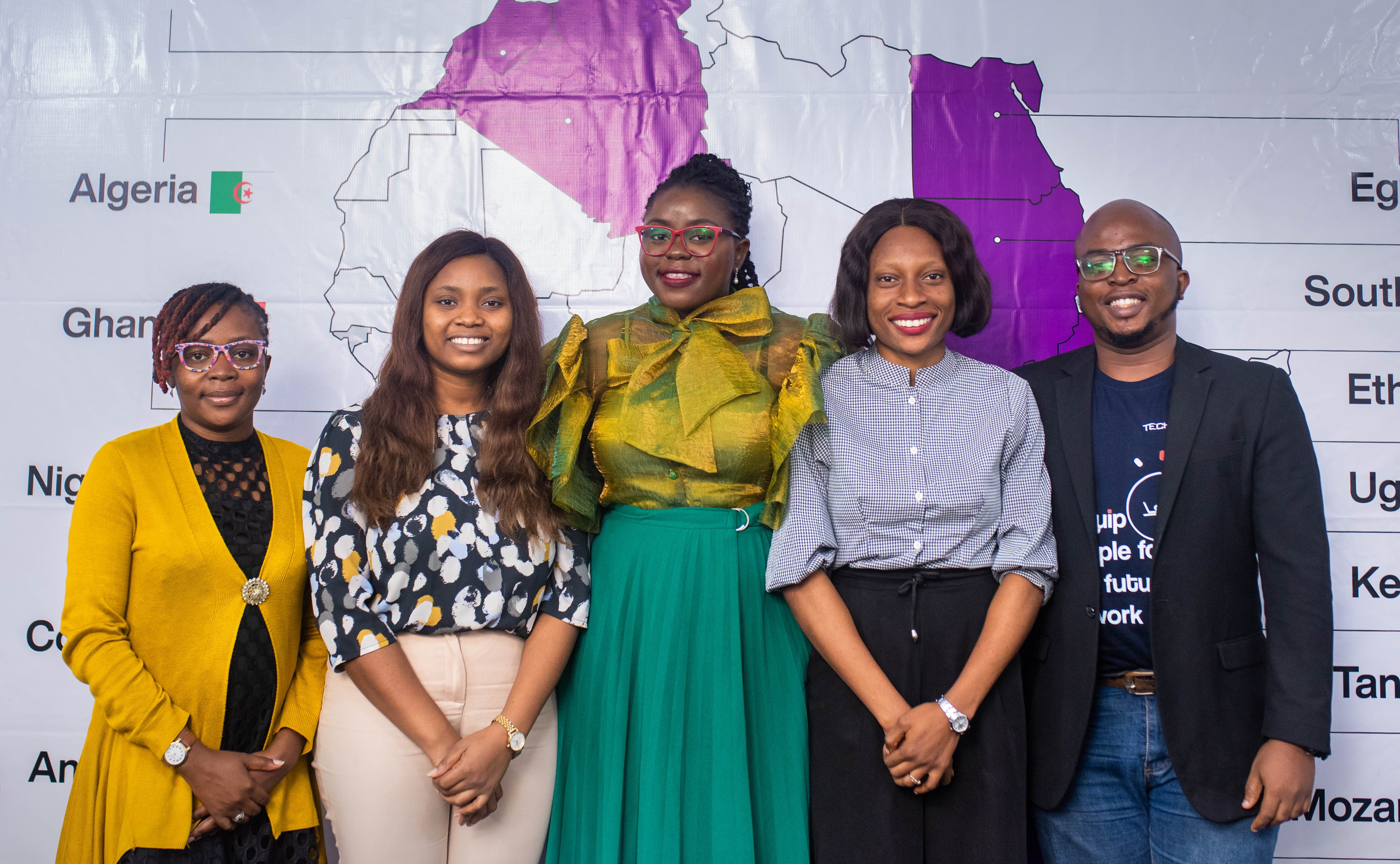 Oladiwura Oladepo (au centre) et une partie de l'équipe de Tech4Dev. Image fournie avec autorisation. Image : Oladiwura Oladepo