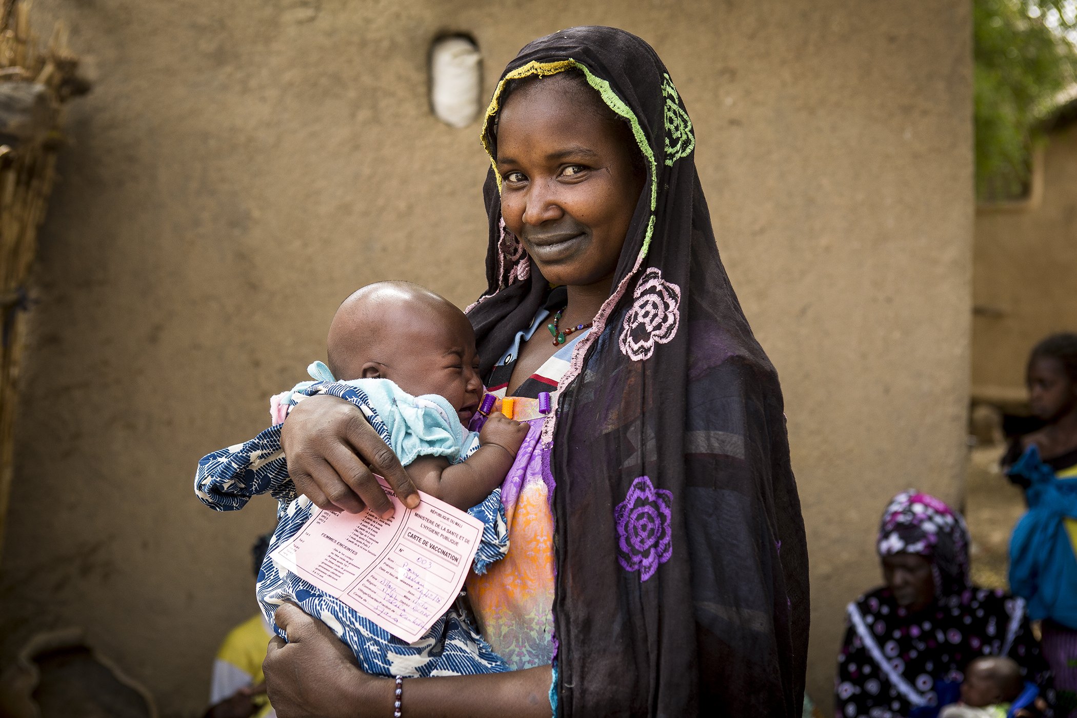 Aïssata Barry with her child, Mariam, 3 months, after receiving her dose of vaccine in the remote Kankelena village, Mopti, March 2019. With only 37% of children fully vaccinated, Mopti is one of the regions of Mali with the lowest levels of vaccination.
