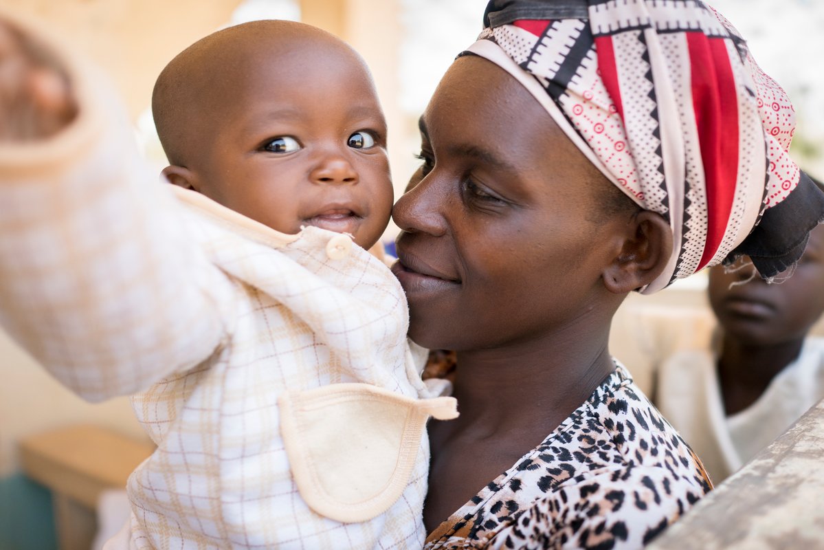 Eunice Adhiambo – a mother living with HIV at a health facility near Sirongo beach, Kenya. A banking scheme set up by a local HIV support group helps her sustain herself and her child.  The Global Fund / Sam Wolson