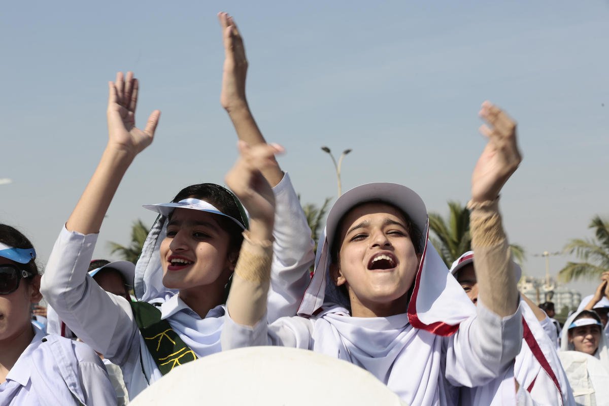 The “Kiran Sitara” program by IRD Pakistan empowers girls and trains them to fight TB in their communities. 10,000 trained girls from 58 schools gathered in Karachi in November 2019 to celebrate the program’s achievements. Credit: The Global Fund / Mustaf