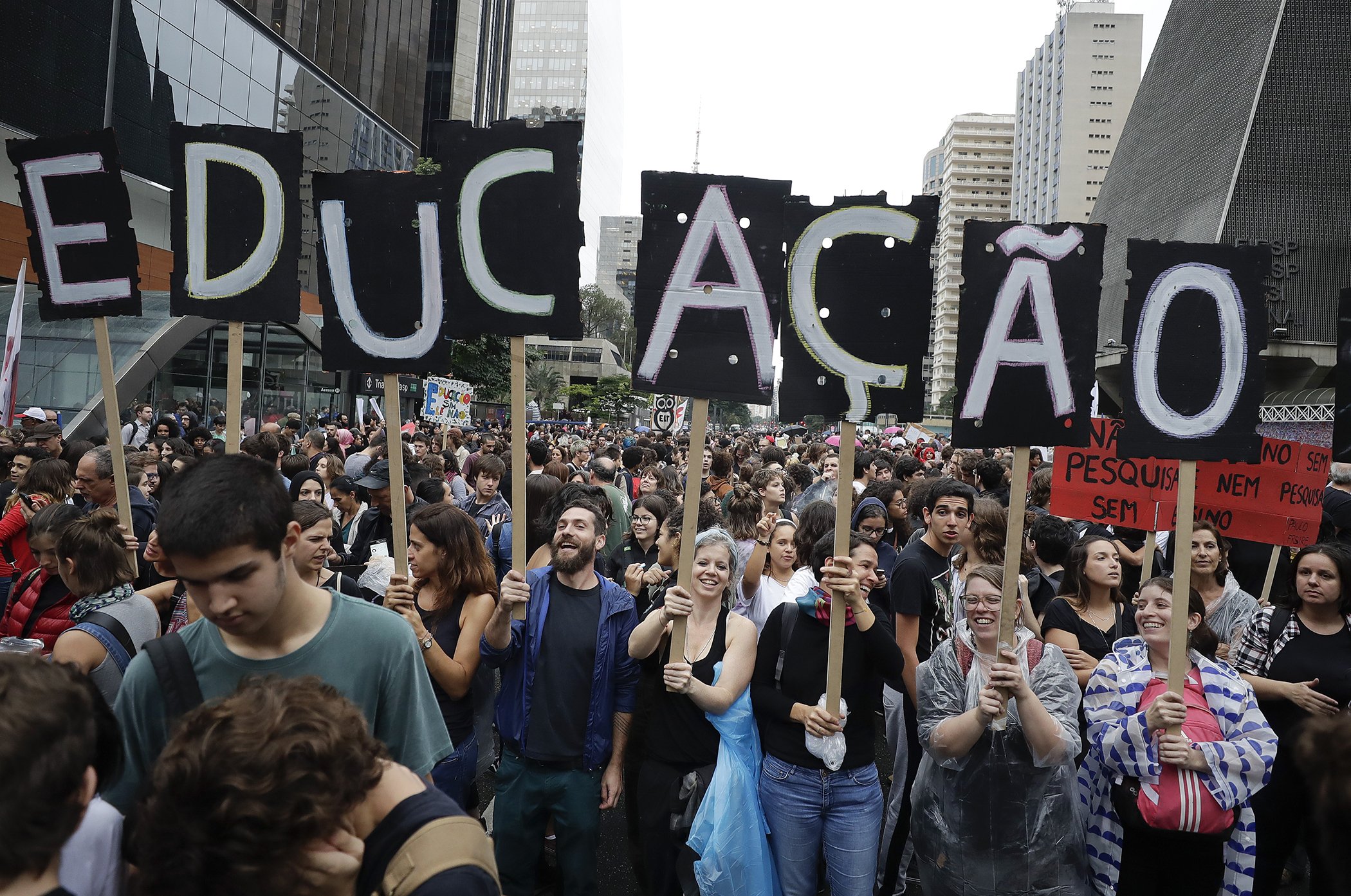 18 Photos of Protest and Pollution from Around the World This Week