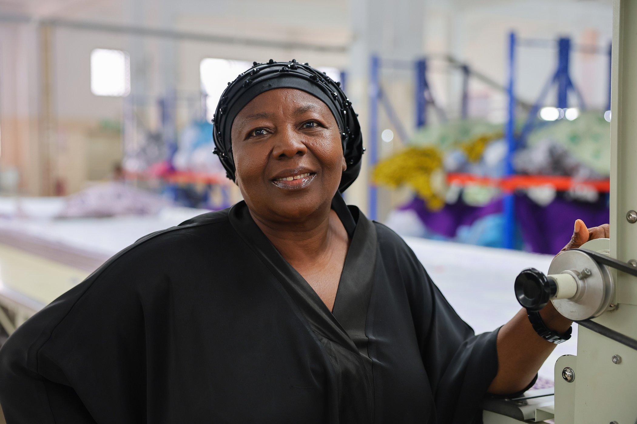 Janet Abobigu, directora ejecutiva de UNI Jay, fotografiada en la planta de producción en Kumasi, Ghana, el 4 de agosto de 2025.