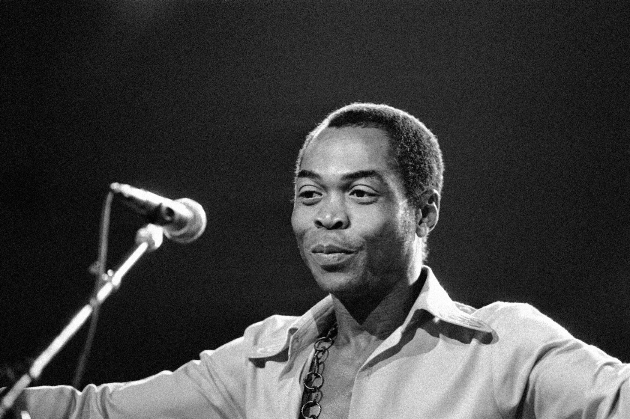 Nigerian musician and composer Fela Anikulapo Kuti performs on September 13, 1986 at the "Party of Humankind" of the French Communist Party at La Courneuve in Paris, France.