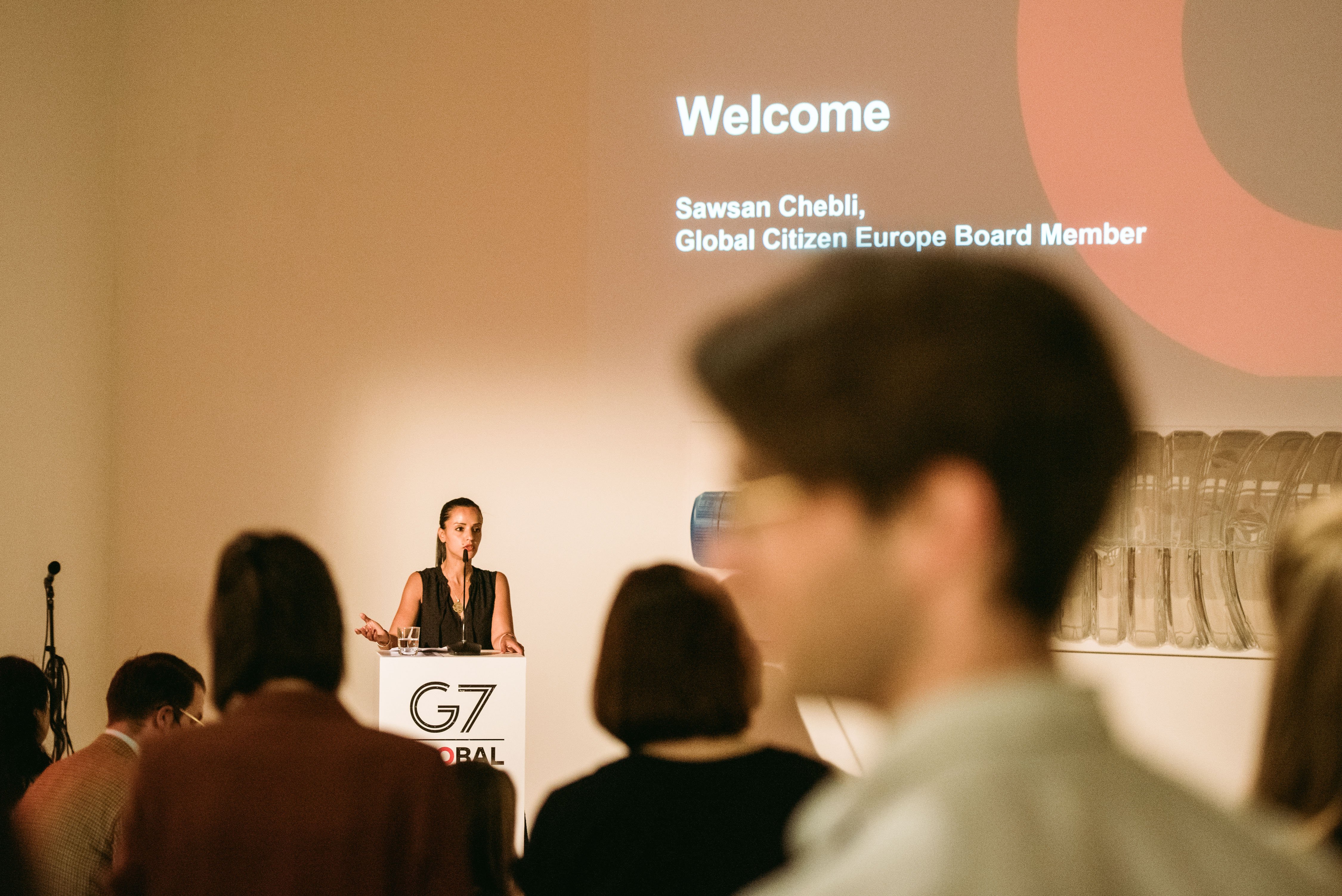 Politikerin Sawsan Chebli führt durch das Programm. Sawsan_Chebli_leitet_die_Reception