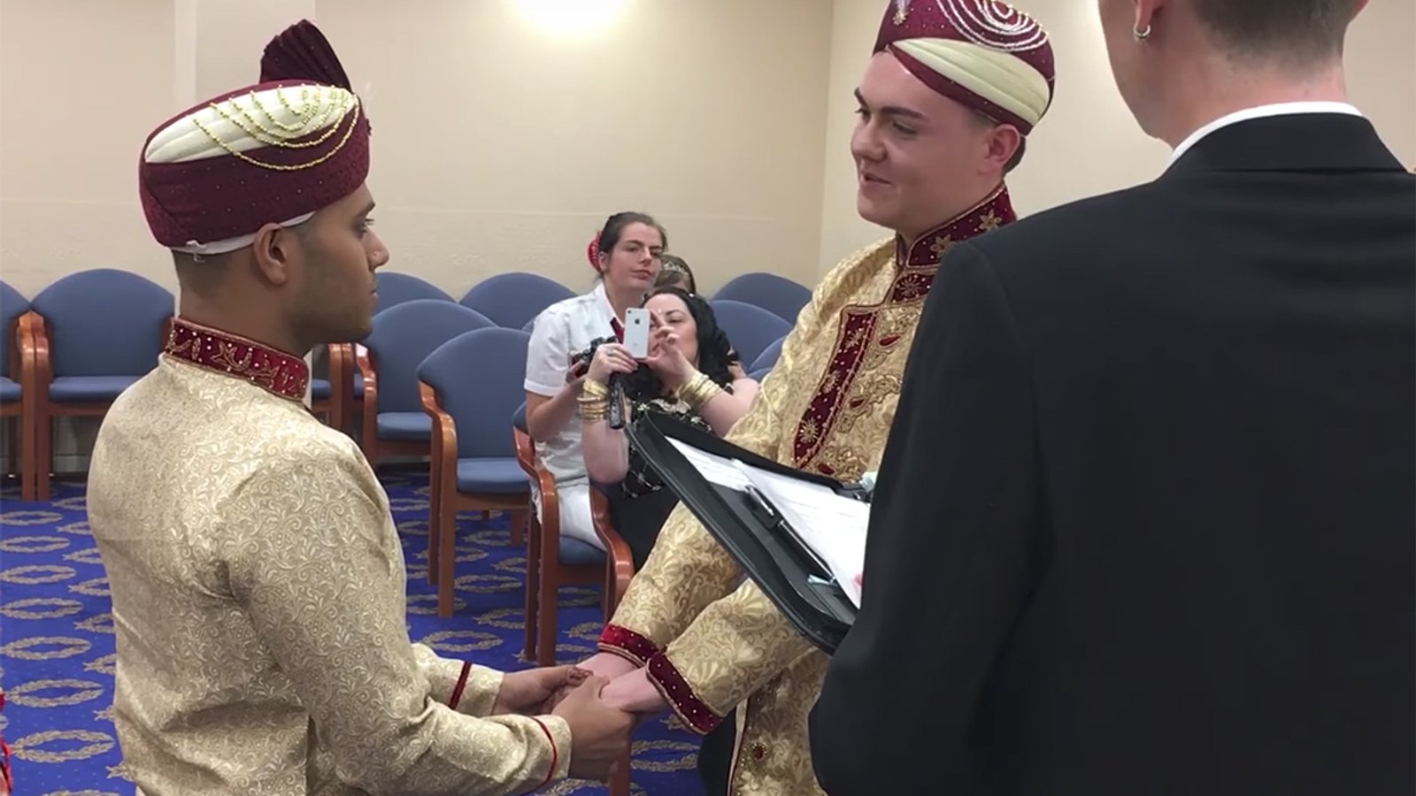 Couple Married in the UK's First Same-Sex Muslim Wedding Couple Married in the UK's First Same-Sex Muslim Wedding