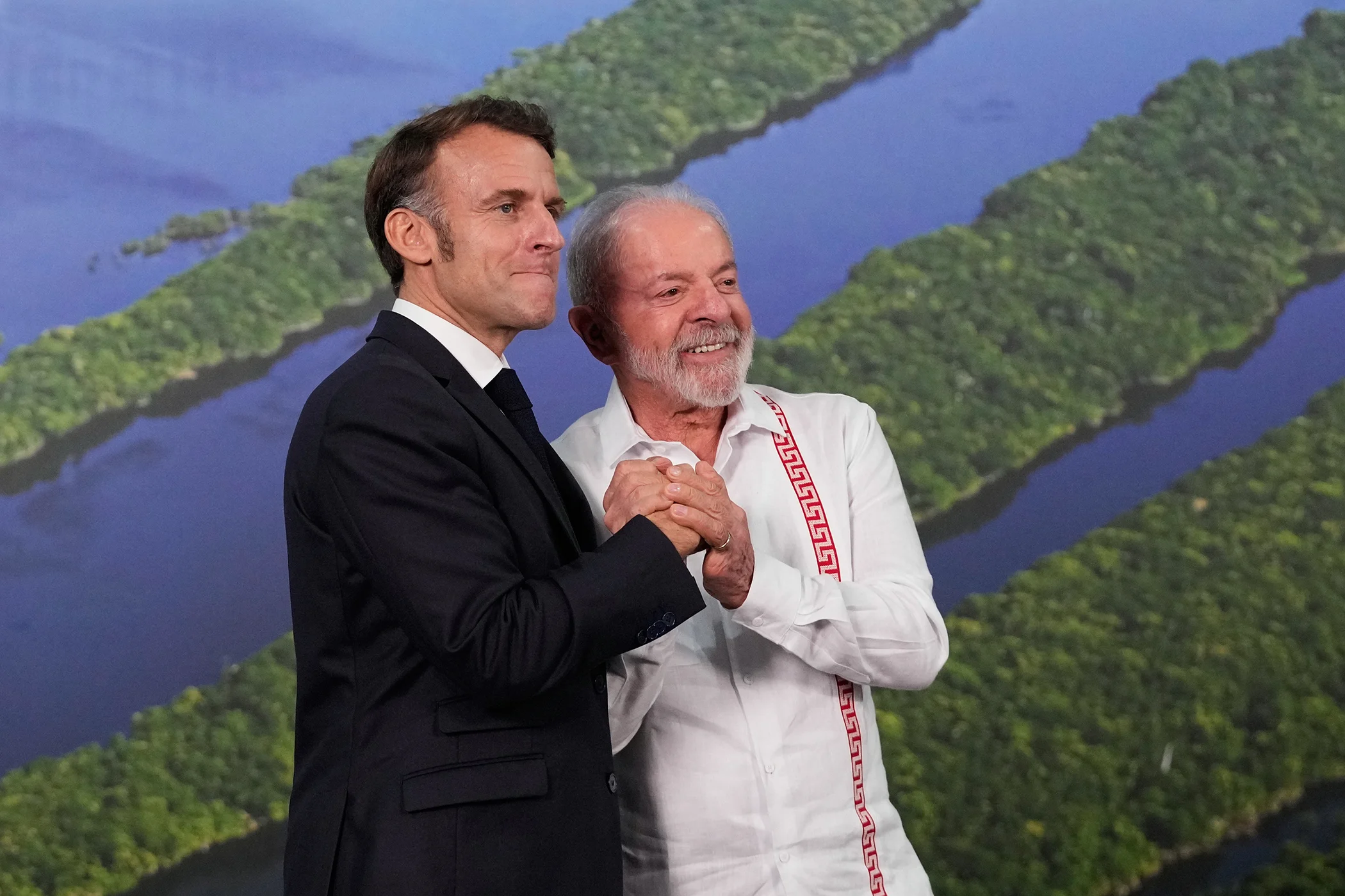 Brazil's President Luiz Inacio Lula da Silva, right, and France President Emmanuel Macron shake hands during the COP30 U.N. Climate Summit, in Belem, Brazil, Nov. 6, 2025.